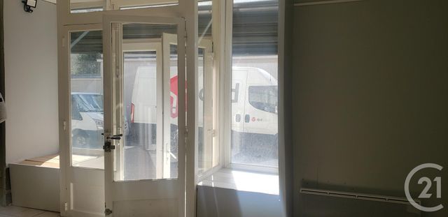 Afficher la photo en grand commerce à louer - 35.0 m2 - JUILLY - 77 - ILE-DE-FRANCE - Century 21 Gp Immobilier