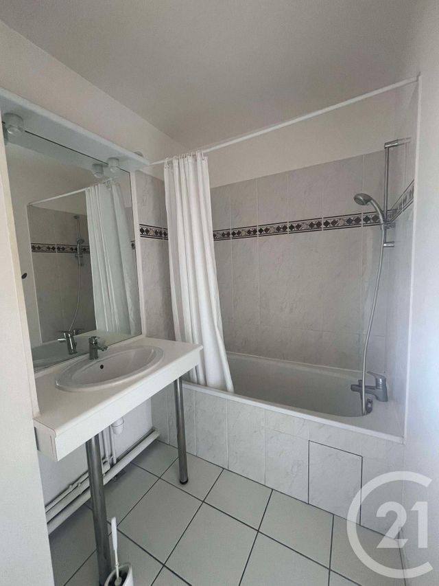 Afficher la photo en grand Appartement F2 à louer - 2 pièces - 35.4 m2 - MEAUX - 77 - ILE-DE-FRANCE - Century 21 Gp Immobilier