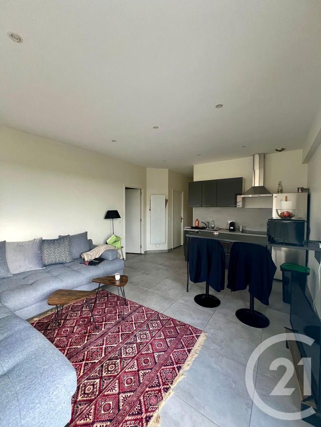 Appartement F3 à louer - 3 pièces - 59.0 m2 - ST MESMES - 77 - ILE-DE-FRANCE - Century 21 Gp Immobilier