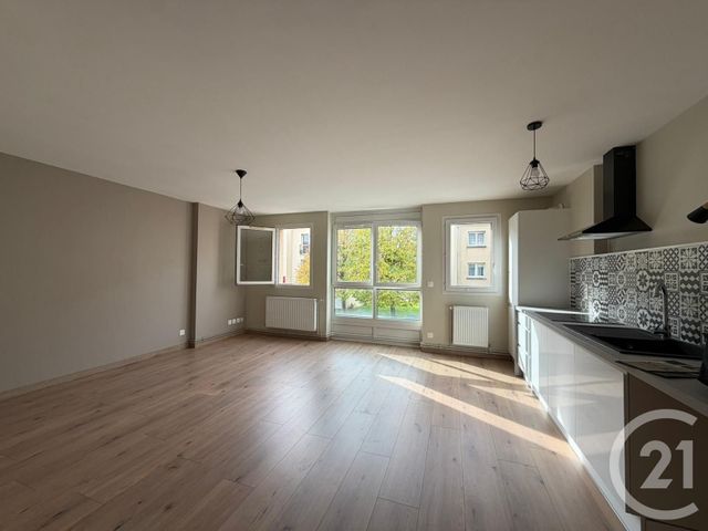 Appartement F2 à louer - 2 pièces - 50.2 m2 - LE PLESSIS BELLEVILLE - 60 - PICARDIE - Century 21 Gp Immobilier