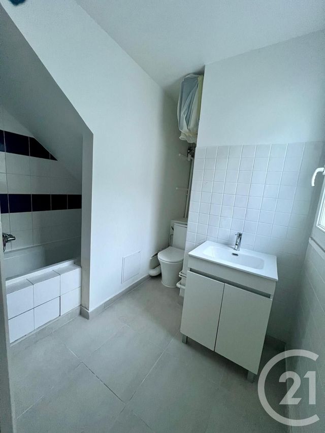 Appartement F2 à louer - 2 pièces - 27.65 m2 - LE PLESSIS BELLEVILLE - 60 - PICARDIE - Century 21 Gp Immobilier