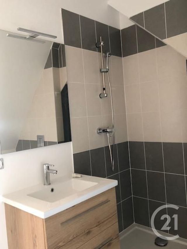 Appartement F2 à louer - 2 pièces - 26.8 m2 - LONGPERRIER - 77 - ILE-DE-FRANCE - Century 21 Gp Immobilier