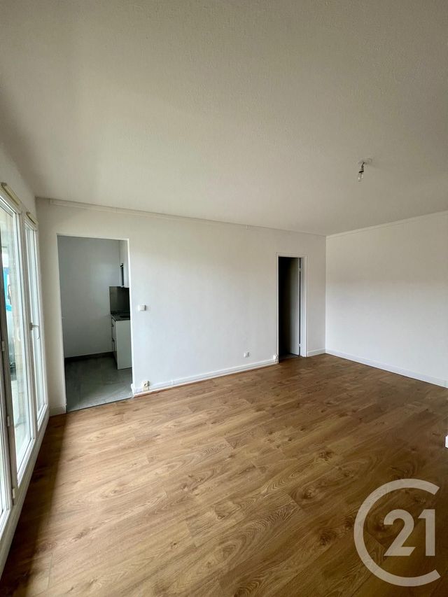 Appartement Studio à louer - 1 pièce - 28.45 m2 - LE PLESSIS BELLEVILLE - 60 - PICARDIE - Century 21 Gp Immobilier