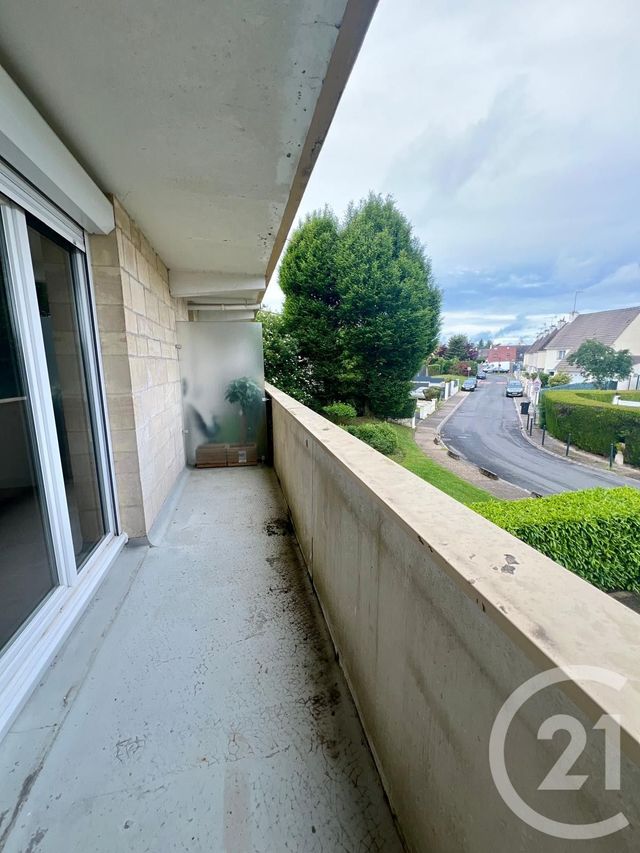 Appartement Studio à louer - 1 pièce - 28.45 m2 - LE PLESSIS BELLEVILLE - 60 - PICARDIE - Century 21 Gp Immobilier