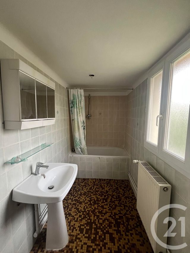 Appartement F2 à louer - 2 pièces - 52.6 m2 - LE PLESSIS BELLEVILLE - 60 - PICARDIE - Century 21 Gp Immobilier